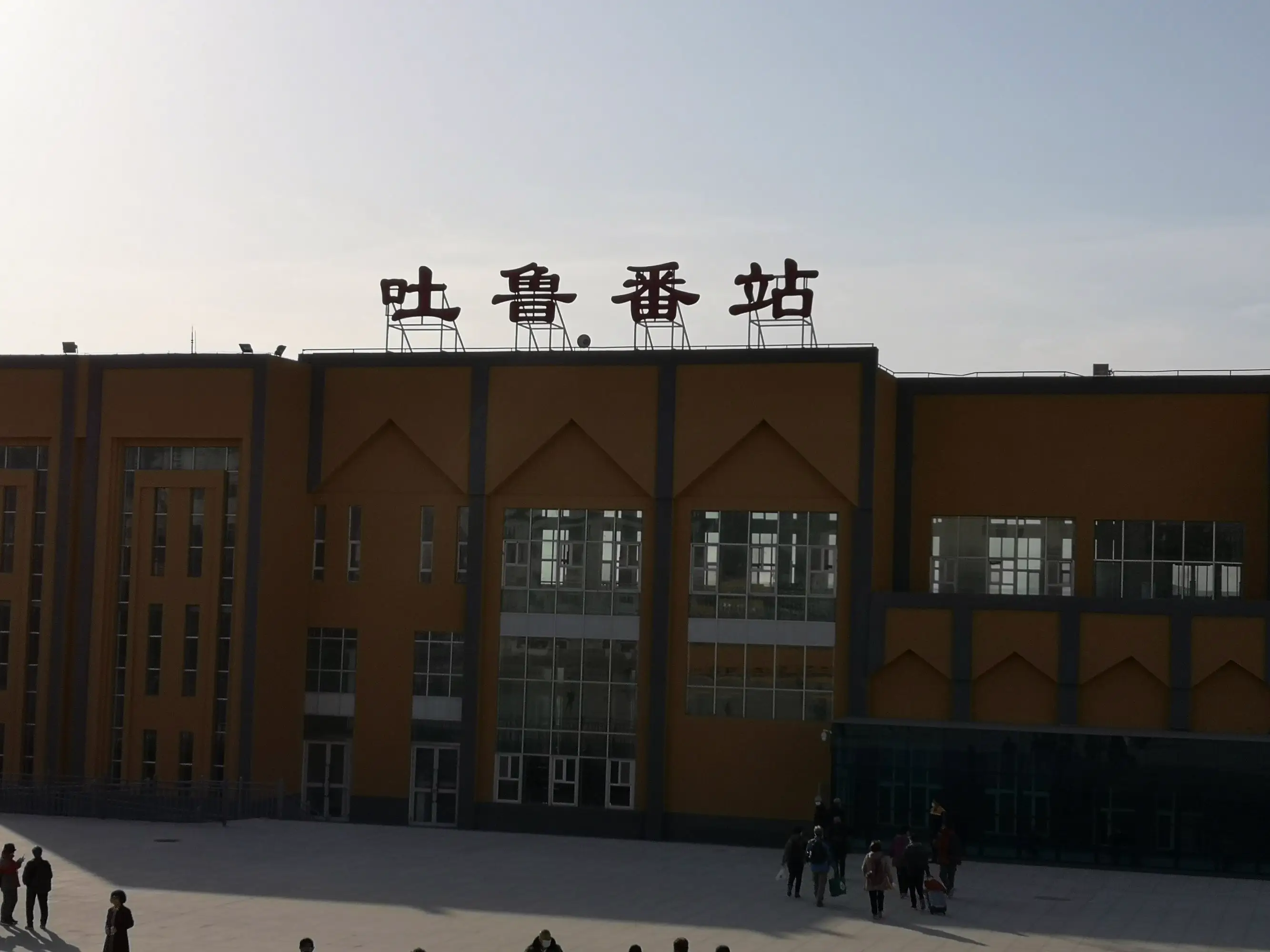 西安到吐鲁番物流专线公司/2025